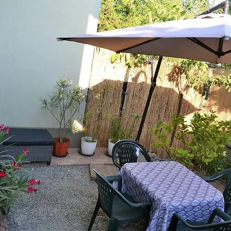 Casa Intr-o Zona Linistita In